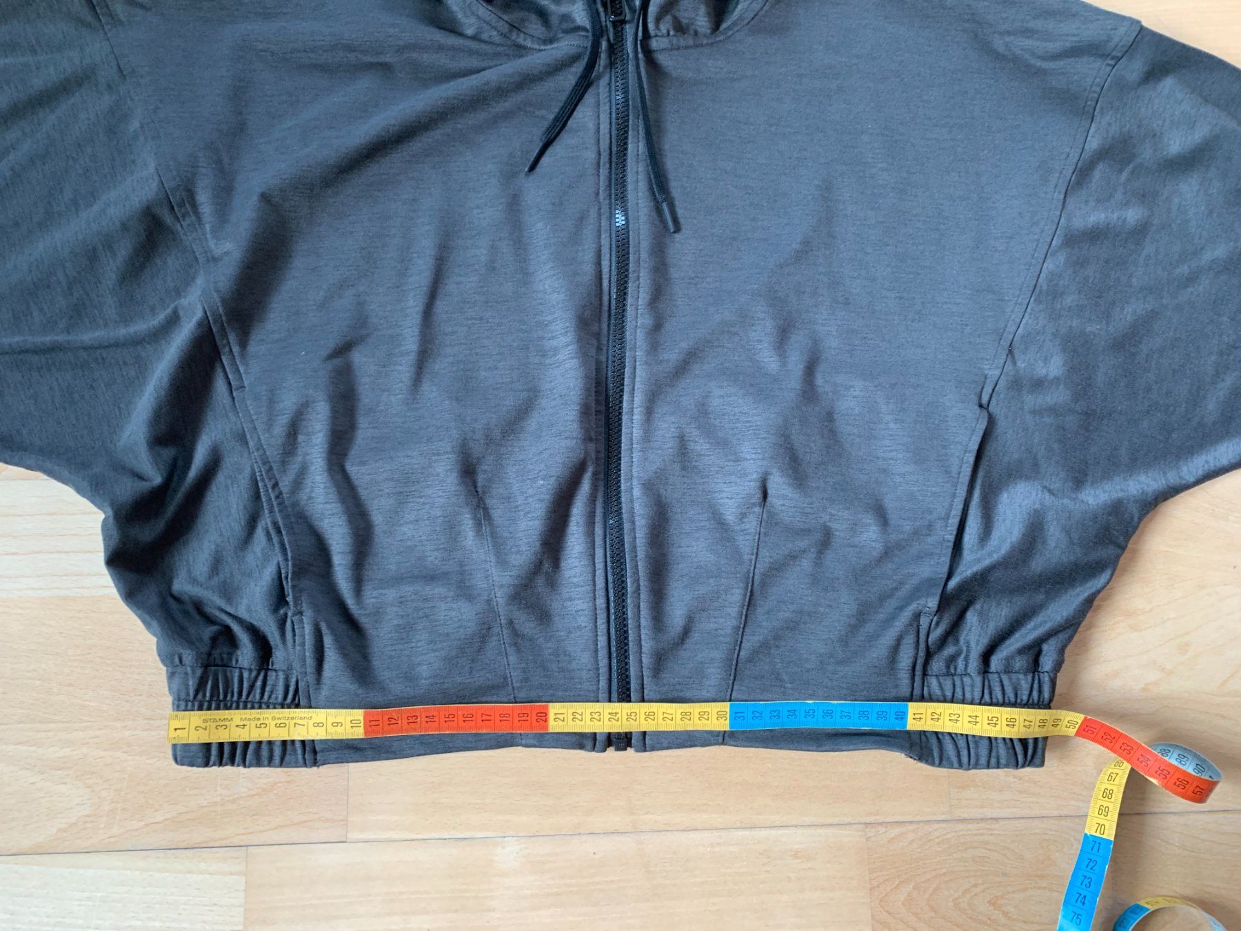 Puma Jacken: PUMA Damen Jacke, Gr. XL, Grau – Gebraucht aus Worb von farben20zauber 5