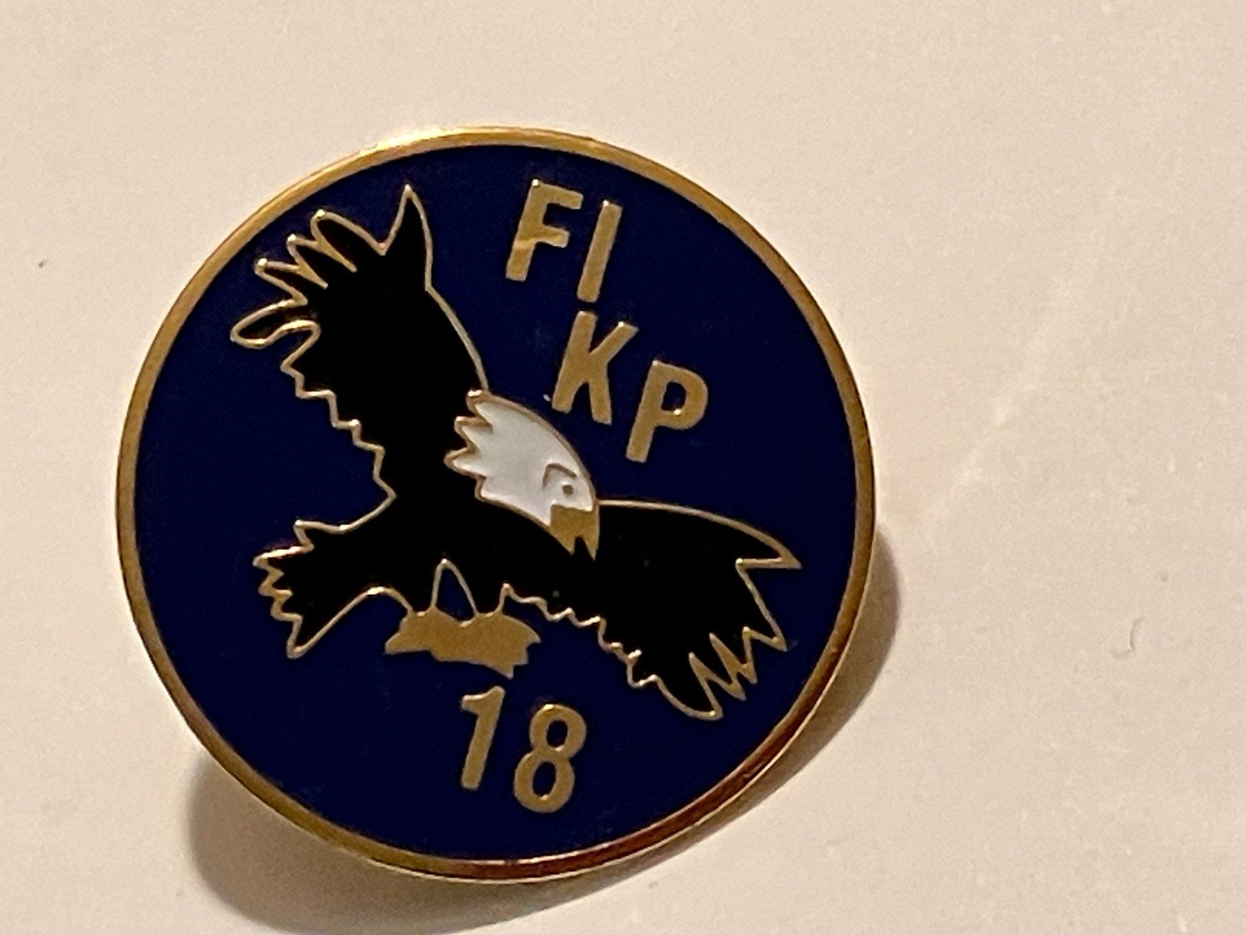 Placchette & Badge: 1 Pin FI KP 18 – Usato da Basel venduto da djwwpp