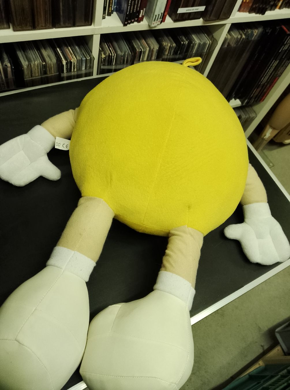 Spielzeuge: Peluche M&M's jaune géant 70cm vintage rare. – Gebraucht aus saillon von Lamateur 1