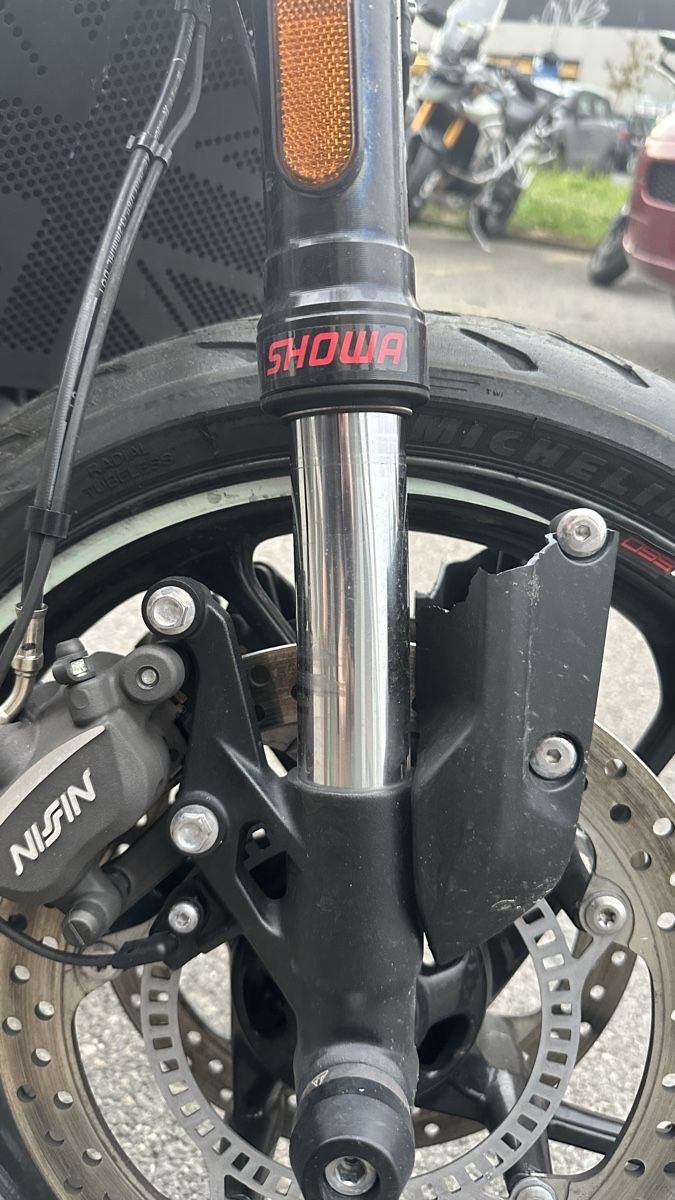 Triumph Strasse: Trimph Trident 660 ACCIDENTEE (2021) – Defekt aus Crissier von hadrien_lp 3