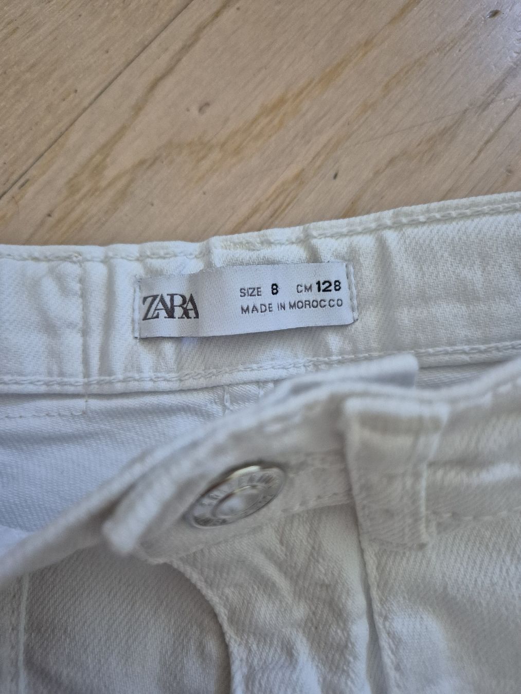 Zara Pantaloni: Zara Mädchen Cargohose weiss Gr. 128 – Usato da Aeugst am Albis venduto da miizli 1