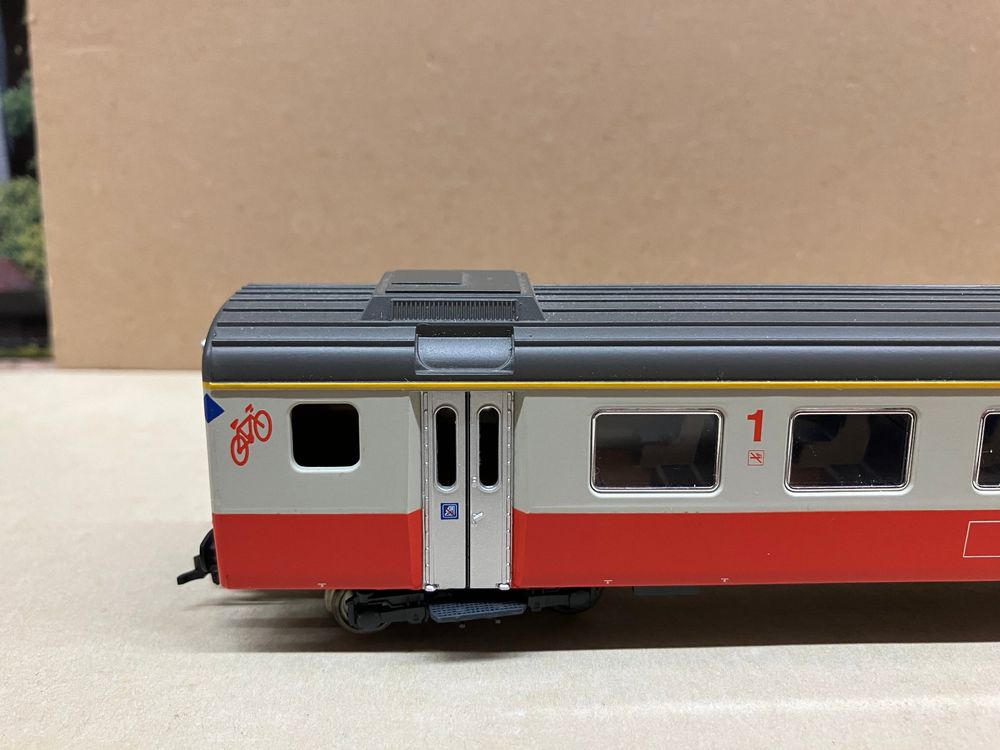 Liliput Modelleisenbahnen: Liliput 5-teilige Komposition Swiss Express EW III, Epoche V – Gebraucht aus Neuendorf von sitek071 8