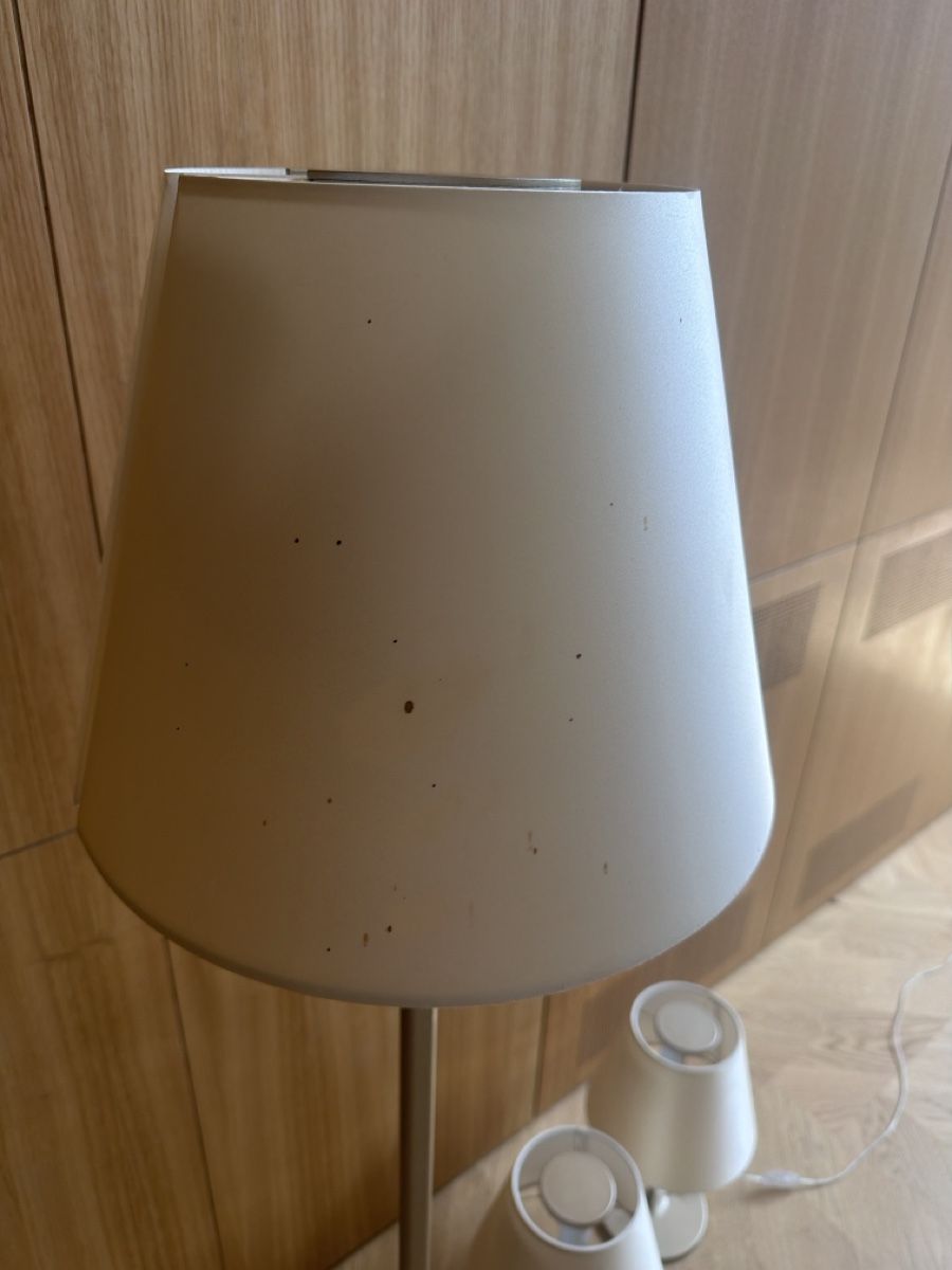 Artemide Lampade: Artemide Steh- und 2 Nachttischlampen-Set – Usato da Pfaffhausen venduto da NFIZH 2