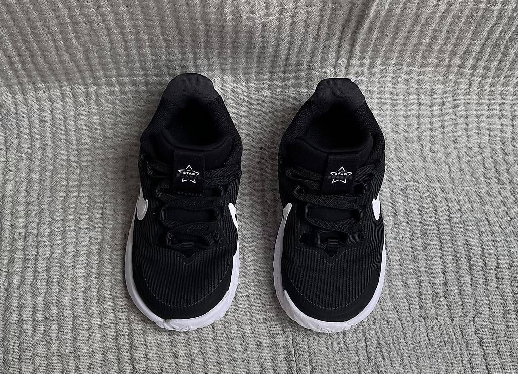 Nike Scarpe da uomo: Gr.25, Nike Star Runner schwarz – Usato da Gattikon venduto da AnnettFloh 1