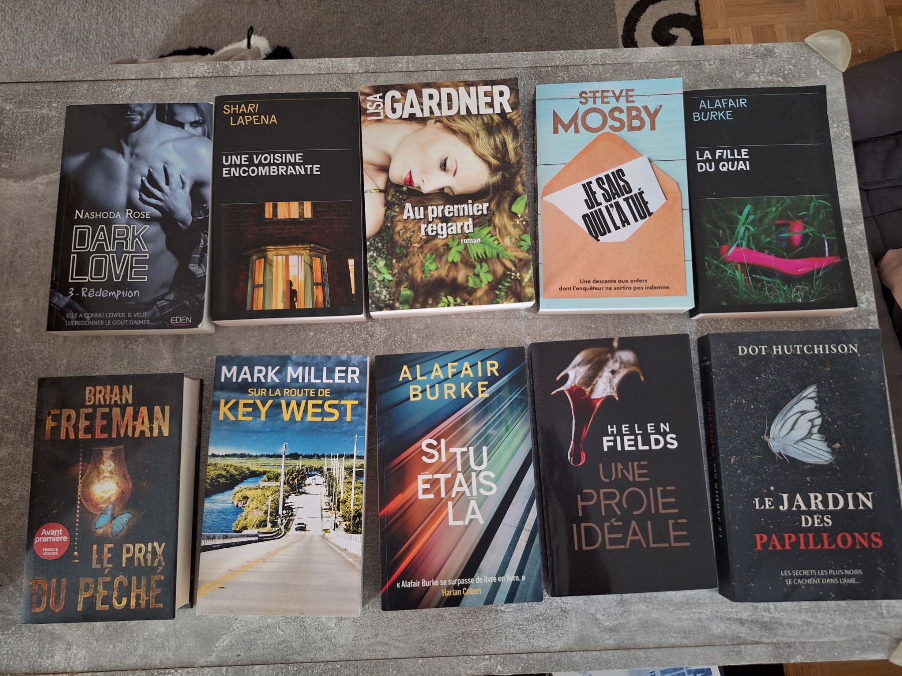 Libri: Divers livrés Thrillers/Suspens – Usato da Treyvaux venduto da car_bn97 3