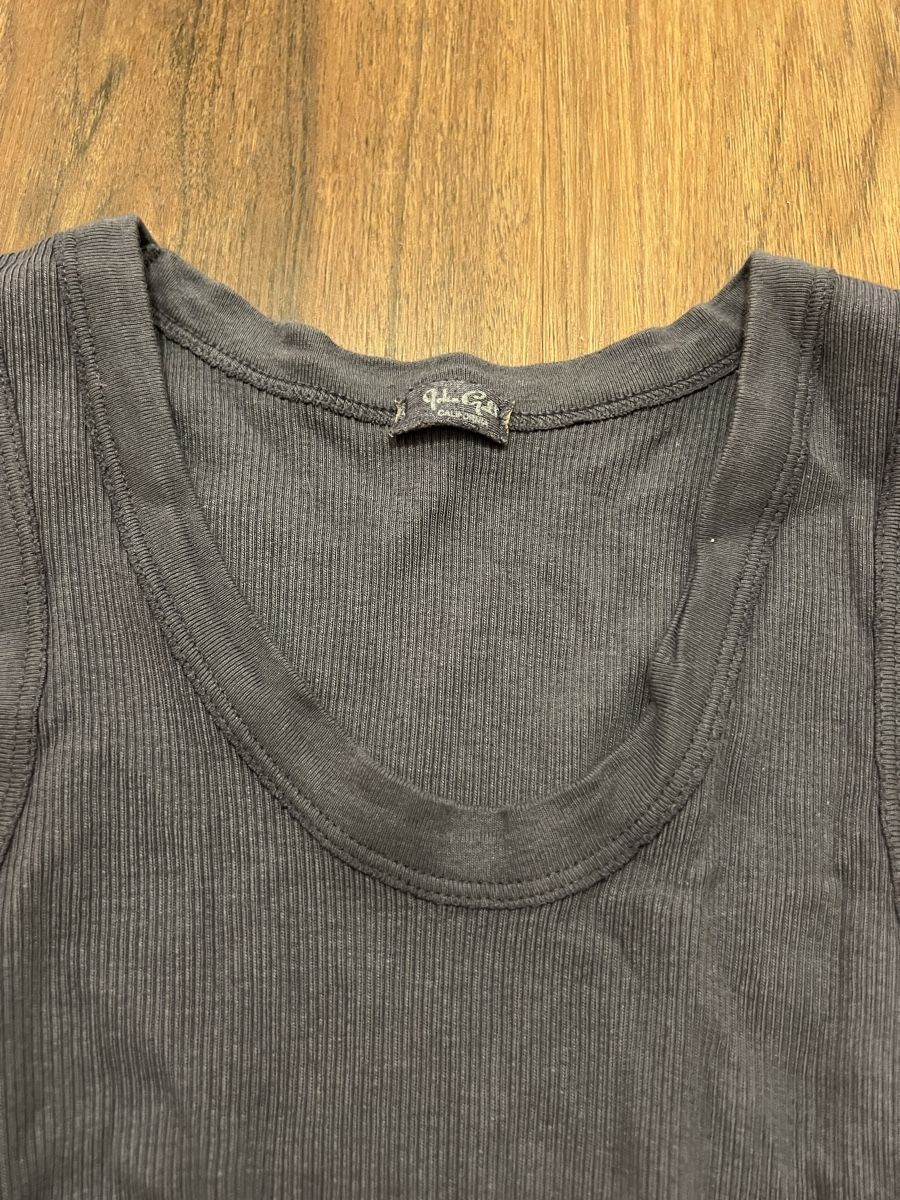 Brandy Melville Top: Brandy Melville Top grau Gr. S – Usato da Luzern venduto da Pooolarwurm 1
