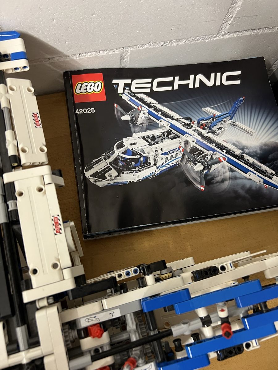 Lego Kit di costruzioni: LEGO Technic 42025 Frachtflugzeug  – Usato da Holziken venduto da 181281 7
