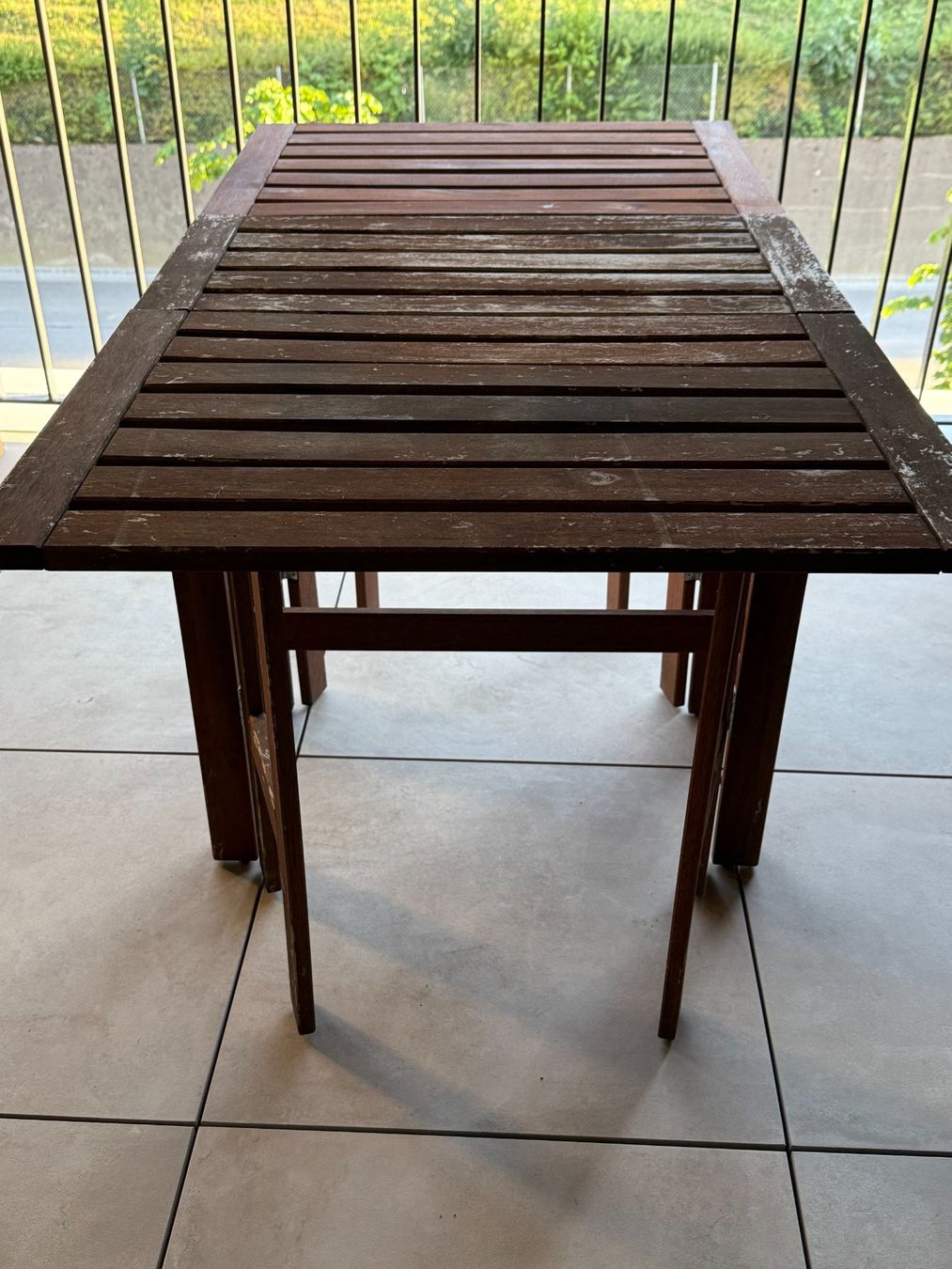 Ikea Set di tavolo e panche: Tisch + 2 Klappstühle / Table + 2 chaises pliantes – Usato da Au ZH venduto da Nicolet0620