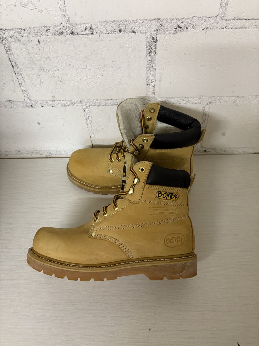 Scarpe da uomo: Winterschuhe BOMBA Größe 42 – Usato da Thun venduto da jeff070 1