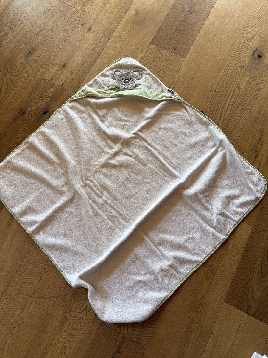 Teli da bagno: 2 Kapuzenhandtücher ca 90x90 – Usato da Serneus venduto da bragi 1