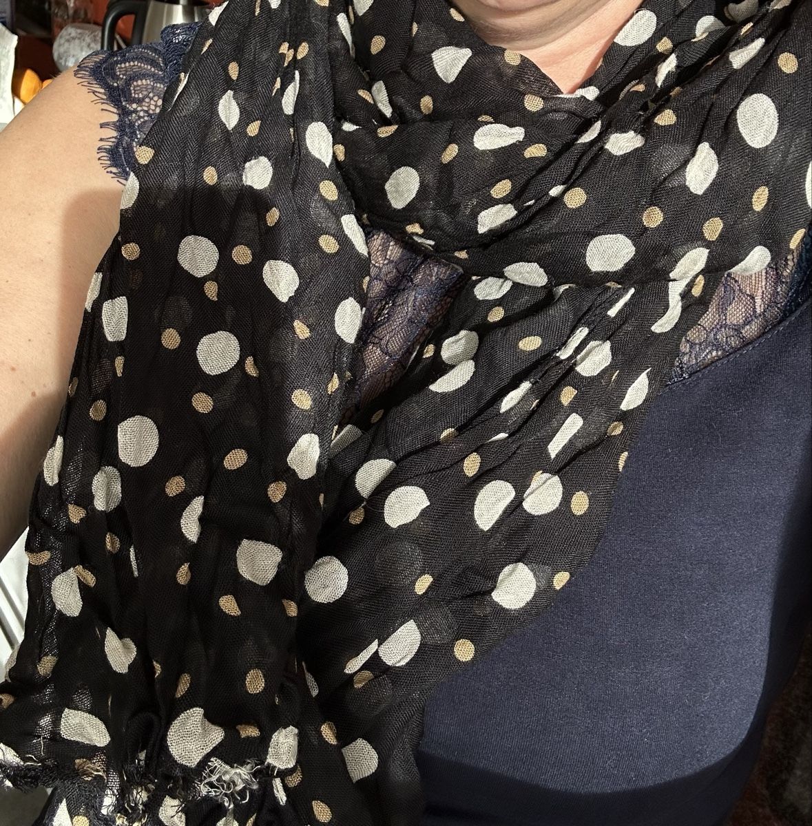 Benetton Foulard & Sciarpe: Écharpe Benetton Noire à Pois – Usato da Gorgier venduto da hcaroline4 3