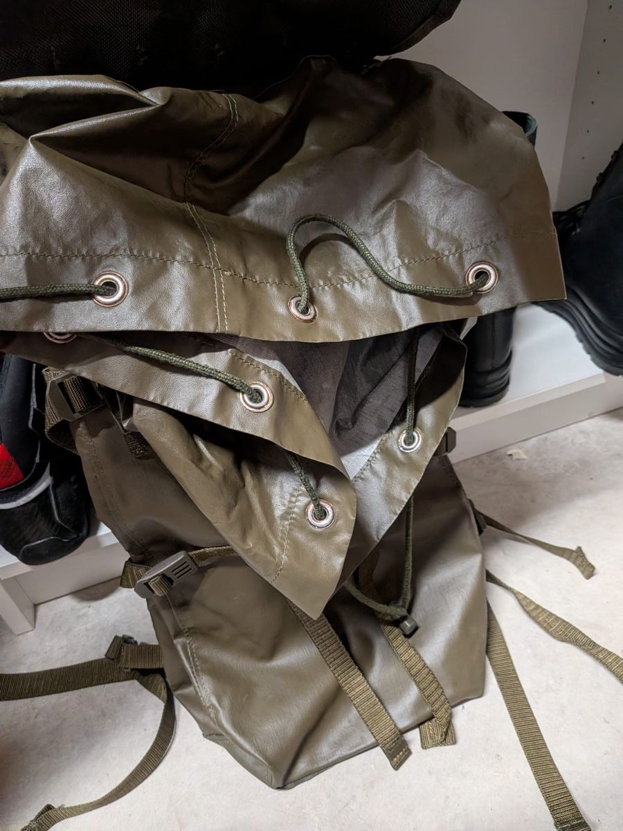 Schweizer Armee Zaini: Militär Kampfrucksack 90 Schweizer Armee – Usato da Niederhasli venduto da 1966Italiano 1