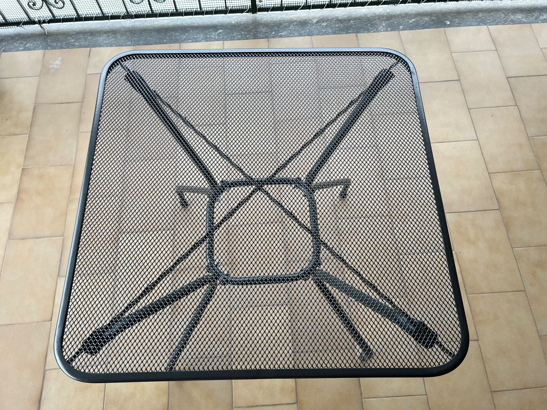 Tischset: Gartentisch Metall 70x70cm mit 2 Stühlen – Neu (gemäss Beschreibung) aus Frauenfeld von Bleeddragon 1