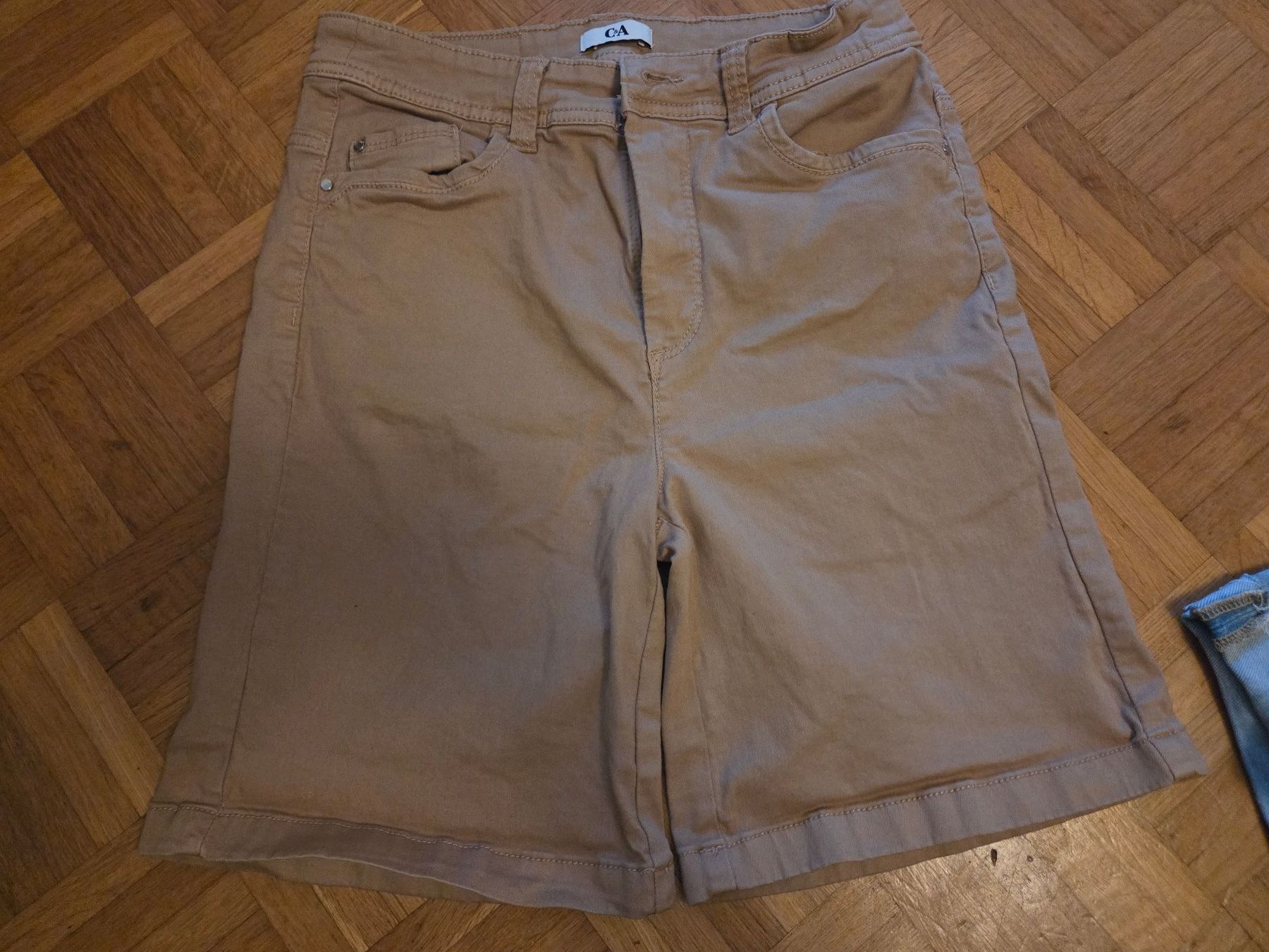 Pantaloni: Shorts und leichte Hose Gr. 38 – Usato da Basel venduto da grandfamily 1