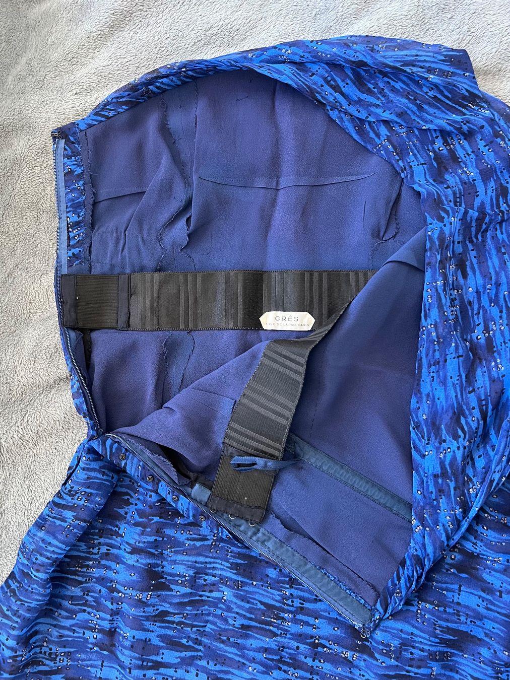 Vestiti: Madame Grès, robe en soie vintage, taille L – Usato da Genève venduto da alfalfa 6
