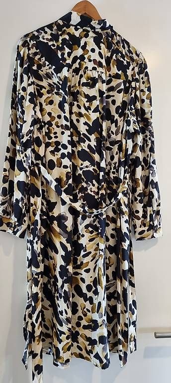 Robes: Damenkleid Masai gr.L neu – D'occasion à Mumpf par ivd_y8hf 1