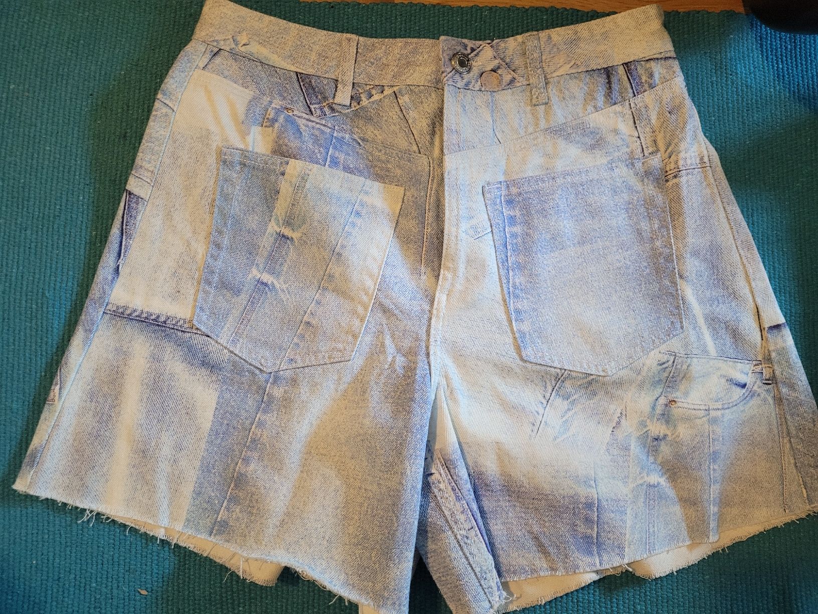 Bershka Jeans: Bershka Shorts – Nuovo (secondo la descrizione) da Zürich venduto da vic_w2tl