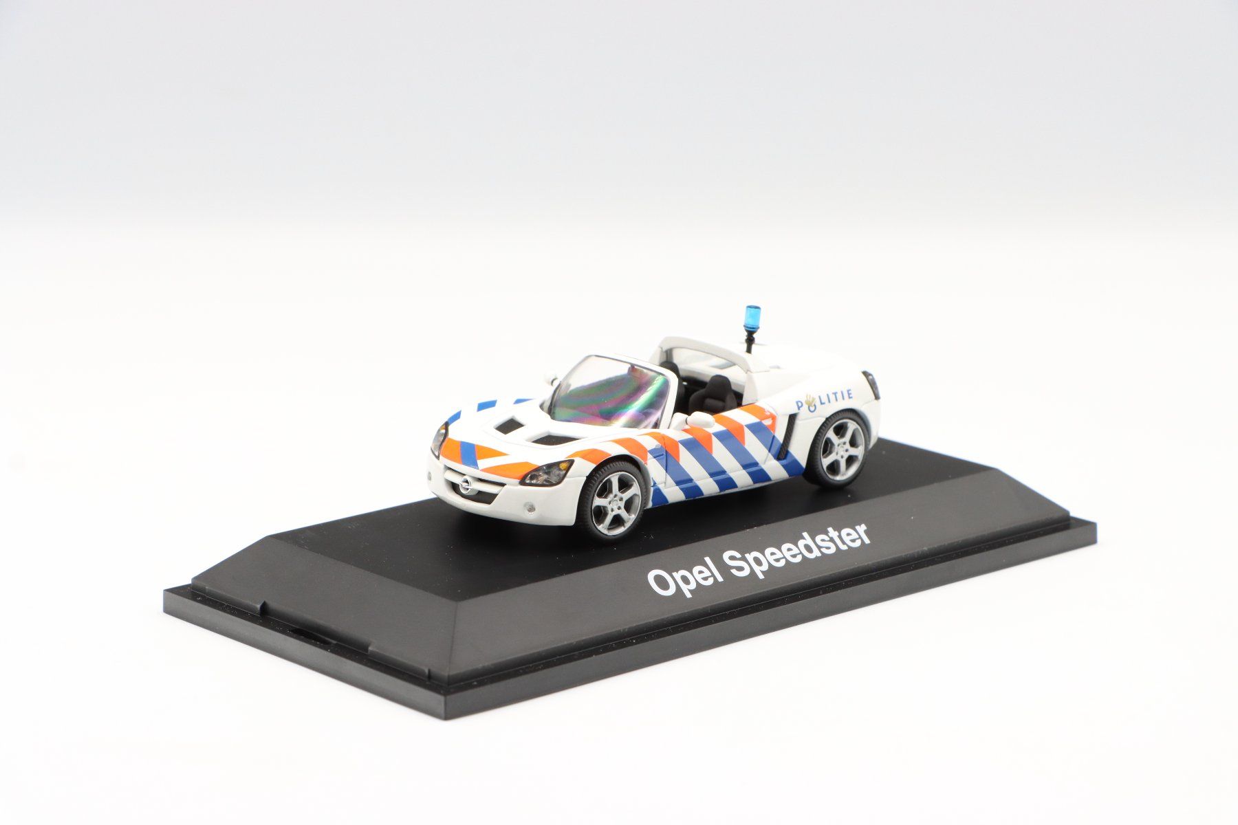 Opel Modellini d'auto: Opel Speedster Polizei 1:43 Schuco – Usato da Bühl b.Aarberg venduto da modelldiecast 3