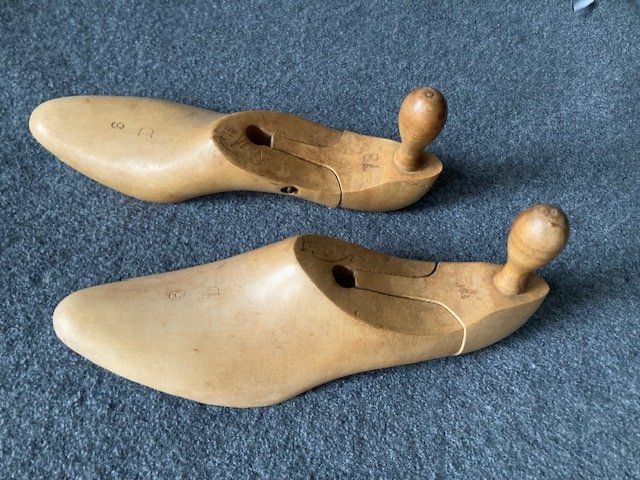 Scarpe da uomo: Formes en cèdre pour chaussures, vintage, taille 3 – Usato da Onex venduto da gga_5vcf 5