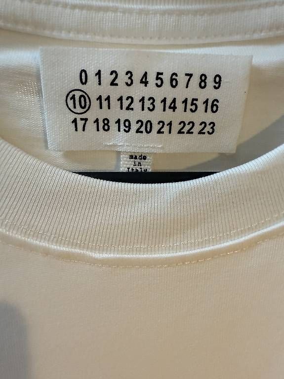Maison Margiela T-shirt: Maison margiela T-shirt – Usato da Basel venduto da Leo_6qtr 2
