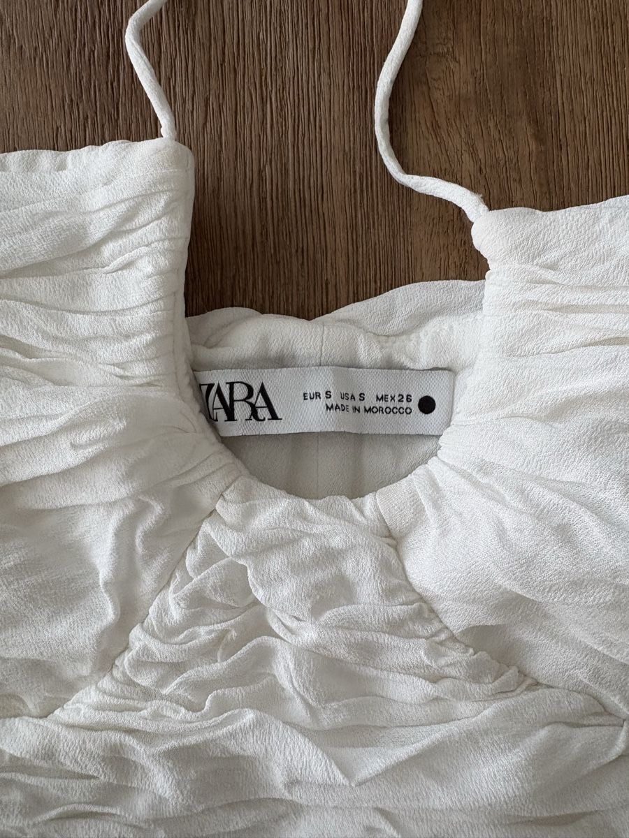 Zara Tops: Zara Top weiss Grösse S – Neuf (Voir description) à Dänikon ZH par Annikaberg 1