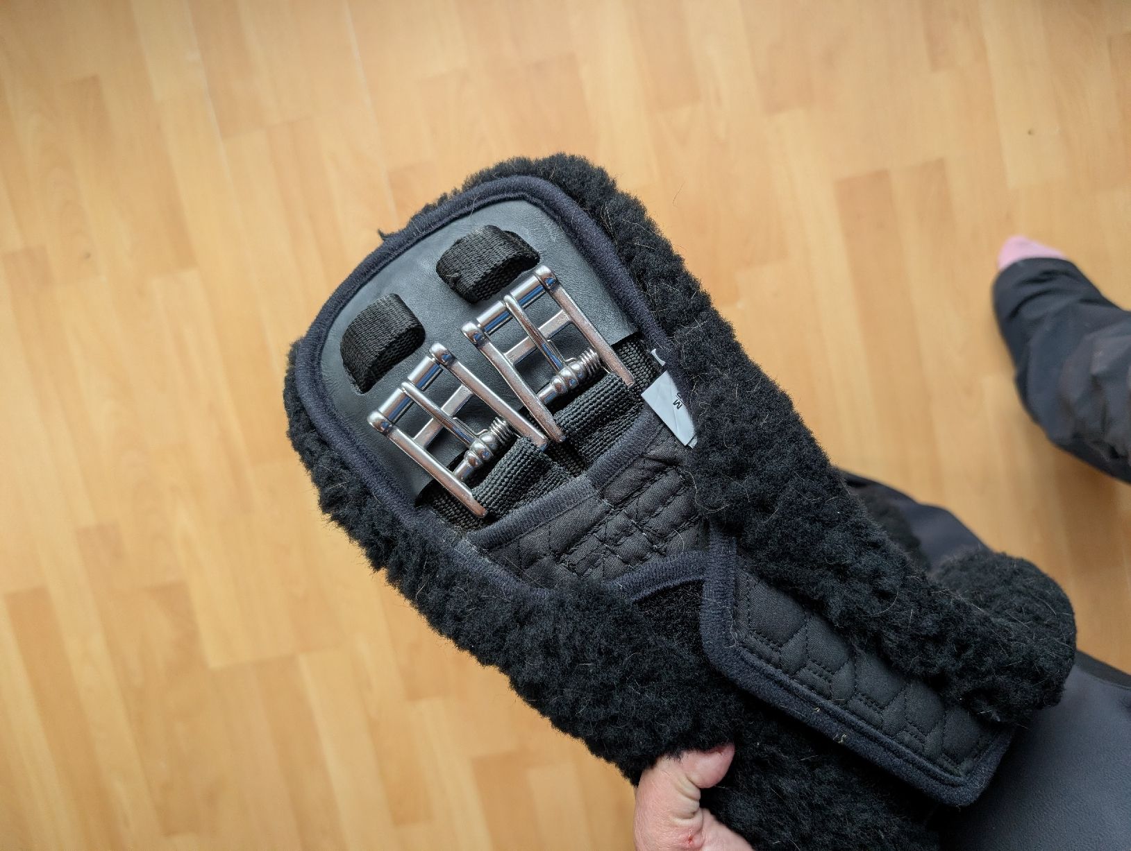Sport dell'aria & Aquiloni: Sattelgurt Lammfell Schwarz Mattes 75 cm – Nuovo (secondo la descrizione) da Hirschthal venduto da andreascheibler 1