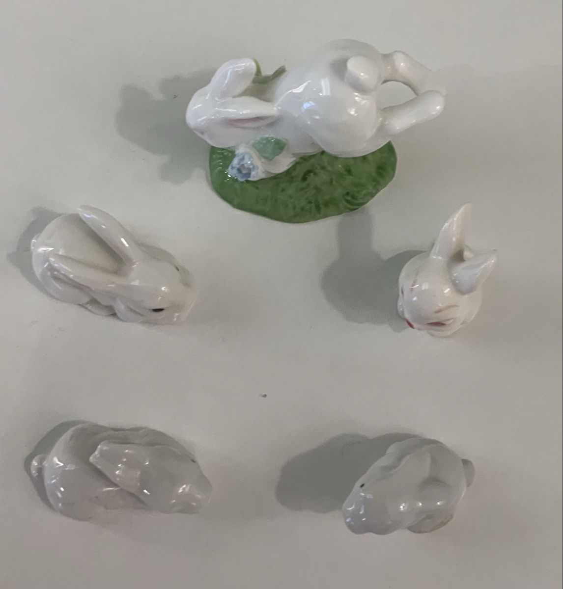 Statuette: Lot de 5 lapins blanc – Usato da rolle venduto da Tontonjulot 1