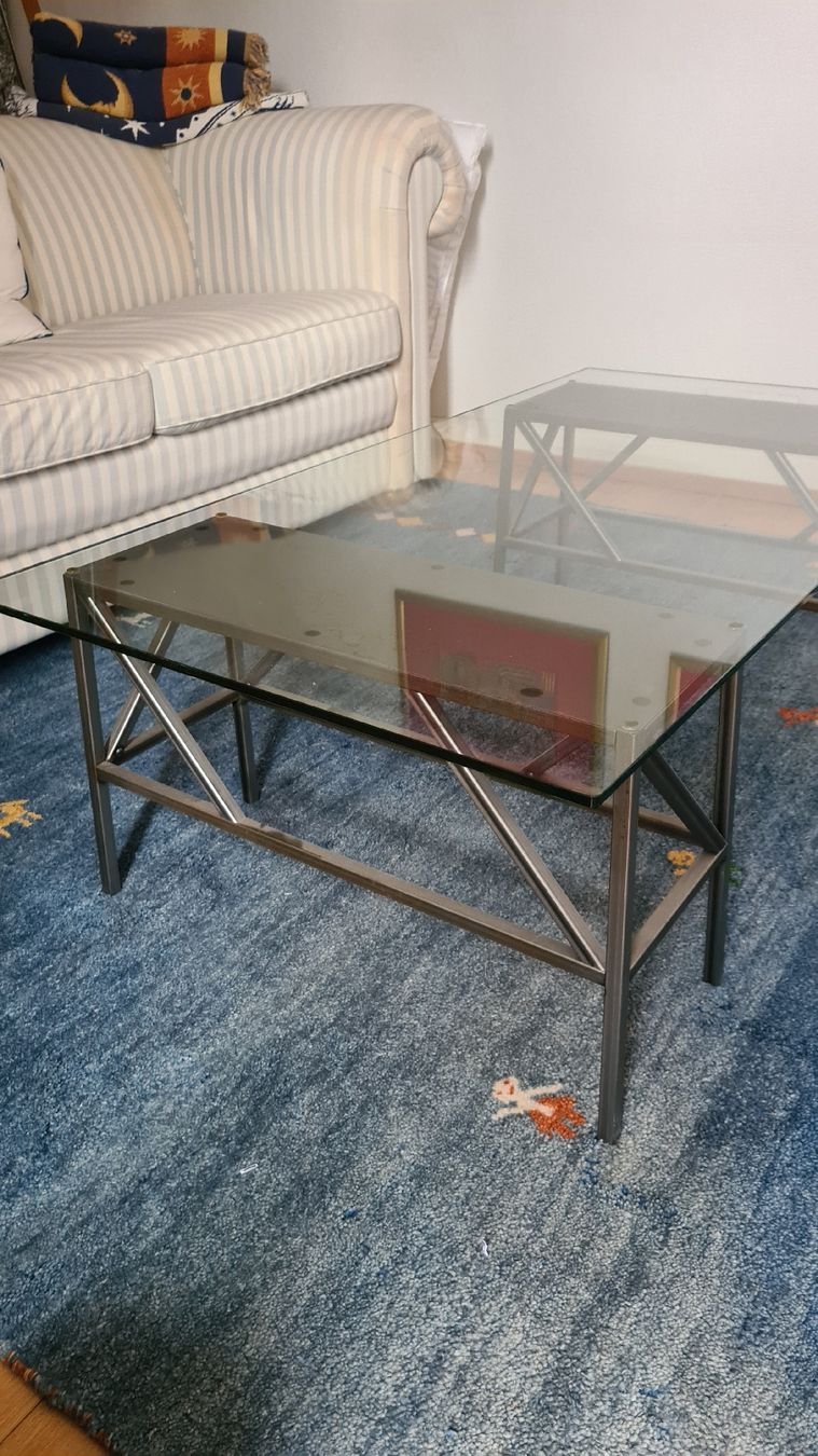Tische: Glas-Couchtisch mit Metallgestell, zeitloses Design – Gebraucht aus Obergösgen von Marquito65 1