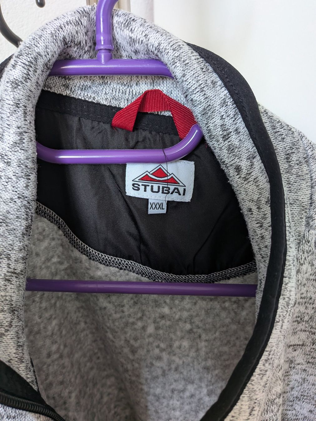 Giacche: 3XL hellgrau melierte Strickjacke mit Reissverschlüssen – Usato da St. Gallen venduto da Bisaknosp 2