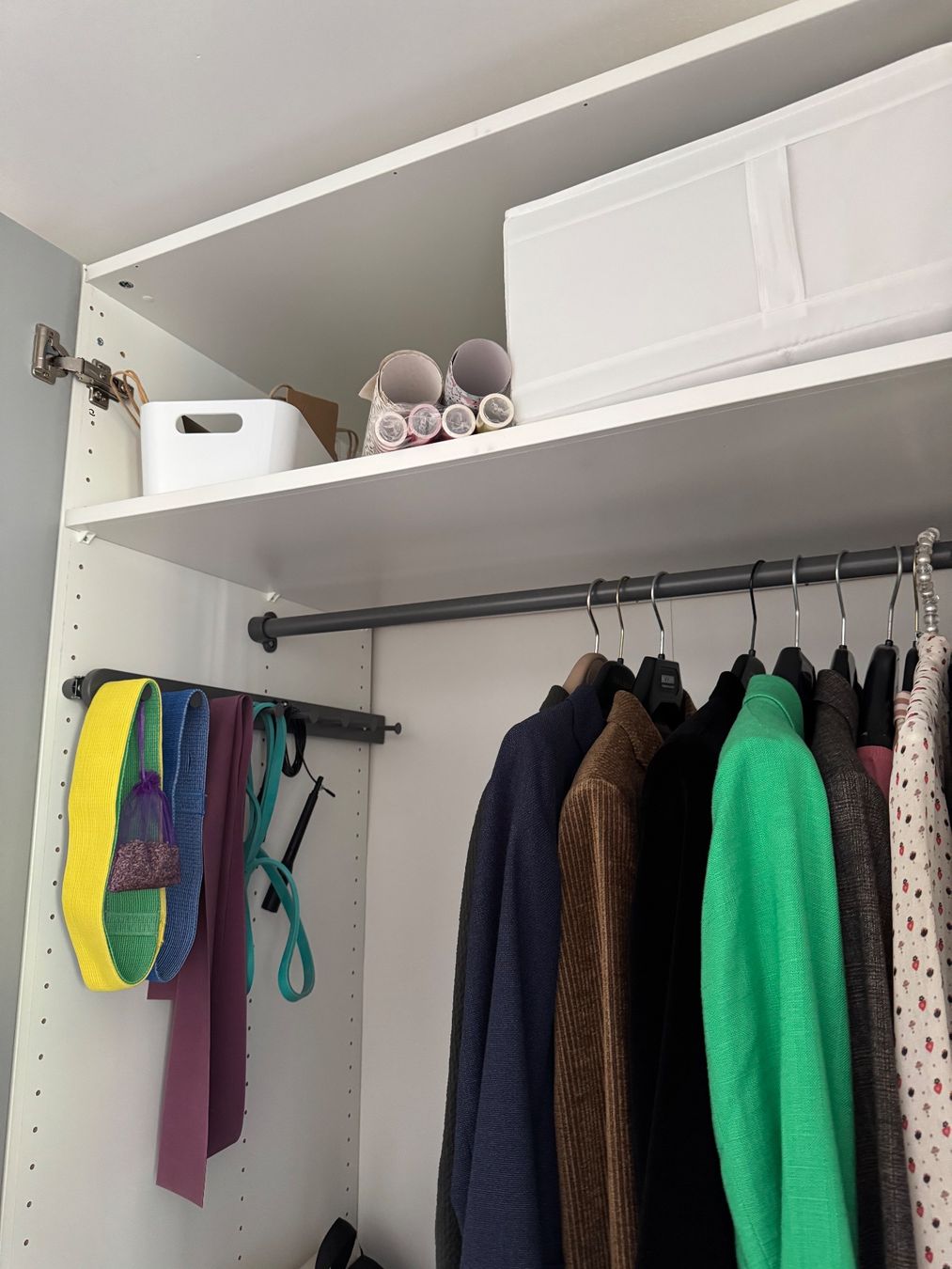Ikea Armoires: IKEA PAX Schrank mit Spiegeltüren – D'occasion à Zürich par Saskia125 4