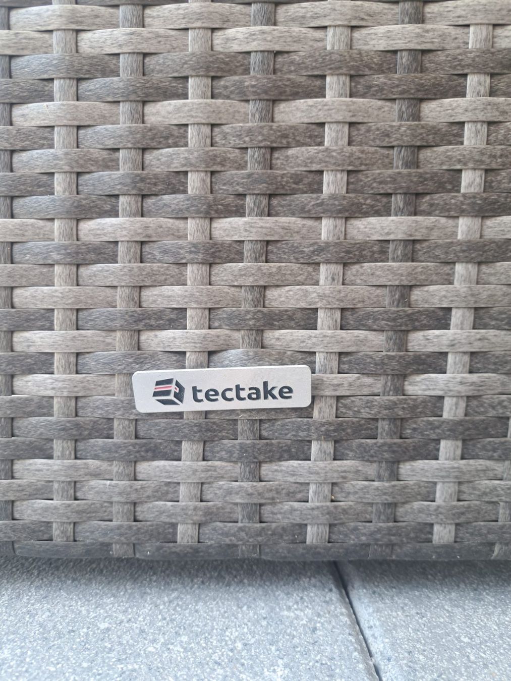 Tische: Rattan Tisch mit 2 Stühlen – Gebraucht aus Kaltbrunn von Civi3 1