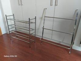 Schuhständer und Kleiderhänger