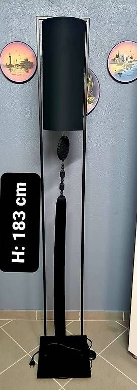 Lampade: Stehlampe schwarz – Usato da Wangen SZ venduto da daslohntsich