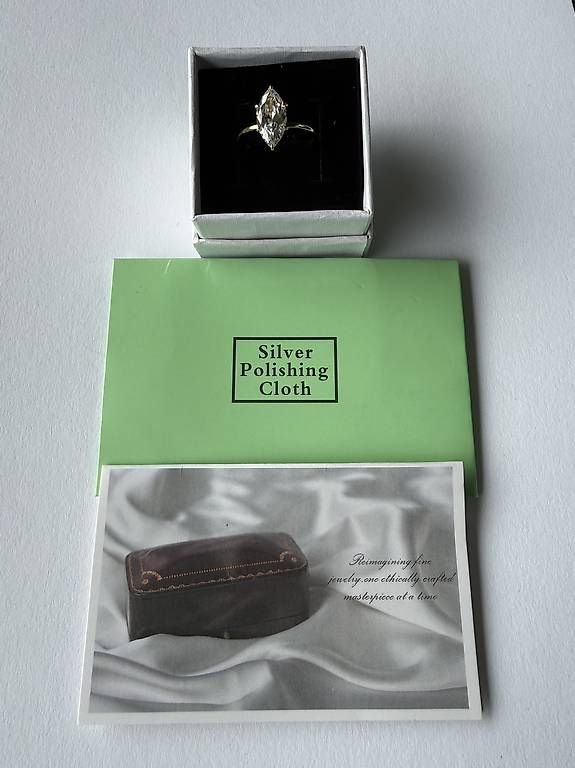 Ringe: Ring mit funkelndem Stein im Marquise-Schliff – Gebraucht aus Thalwil von han_2b8c 3