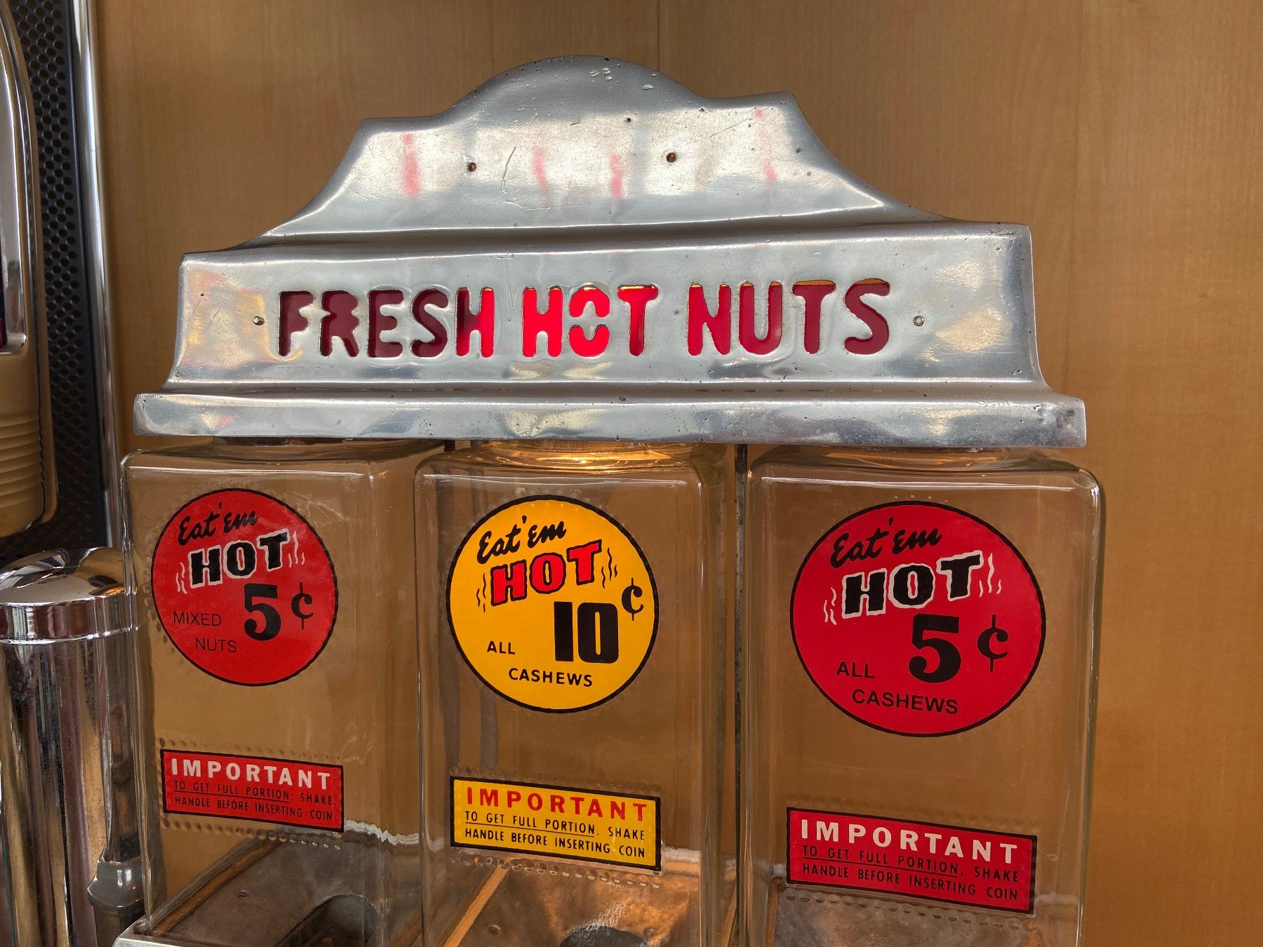 Autres pour la gastronomie & hôtellerie: Fresh Hot Nuts Nüssliautomat – D'occasion à Bad Zurzach par Mfi2 8
