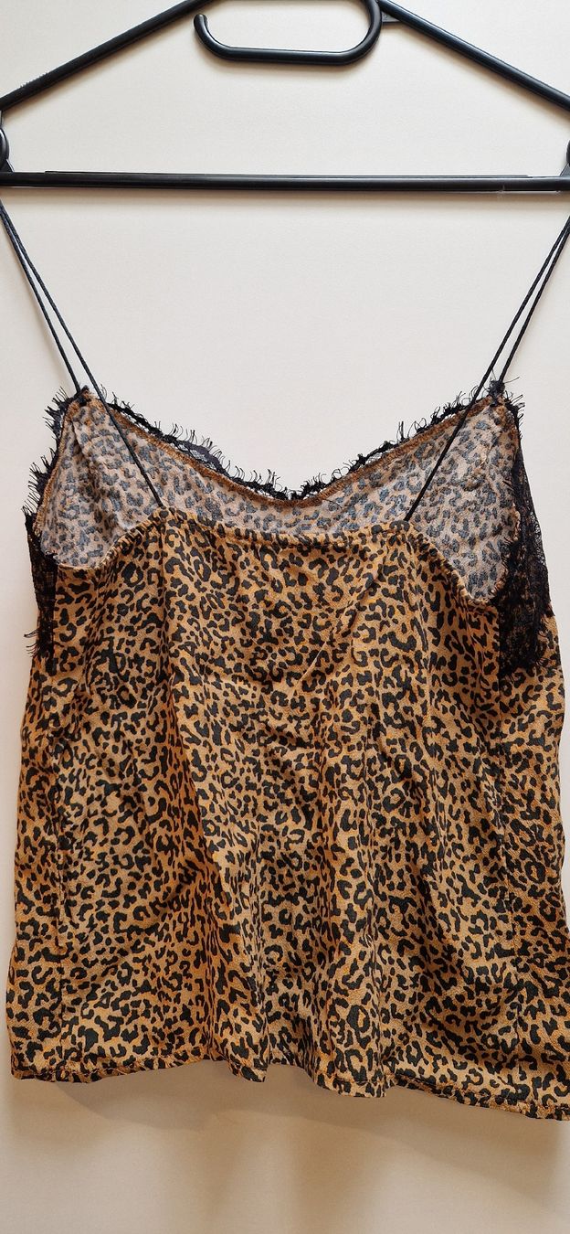 Top: Bershka Top, XS, Leoprint mit Spitze – Usato da Urdorf venduto da sab_hz2z 3