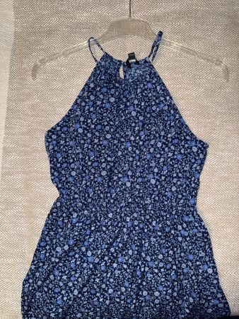 Blaues Maxikleidmit Blumenmuster