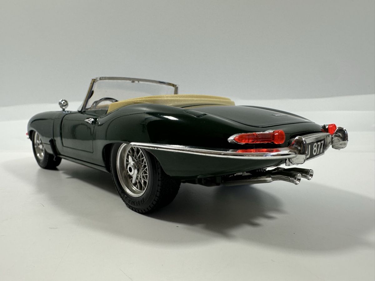 Bburago Modellini d'auto: 1961 Jaguar E Type Cabriolet 1:18, grün, BBURAGO  – Usato da Zofingen venduto da rf9_x2xt 3