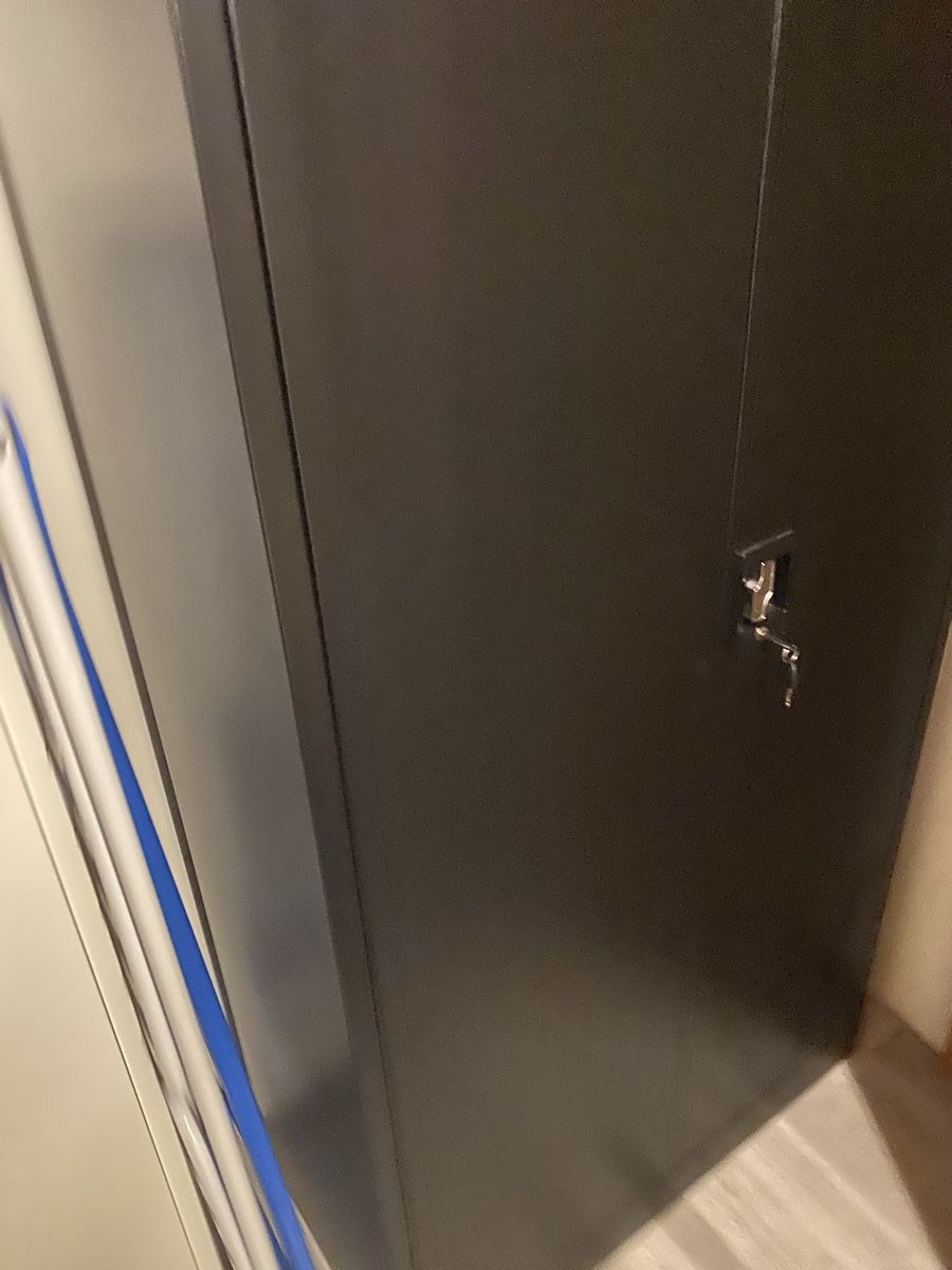 Armadi: Metall Schrank – Usato da Oberiberg venduto da Futurach 2