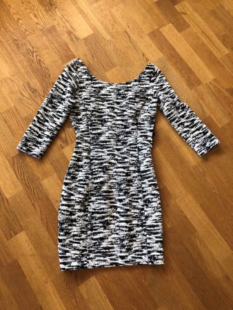 Businesskleid GUESS schwarz-weiss, betont Silhouette ideal