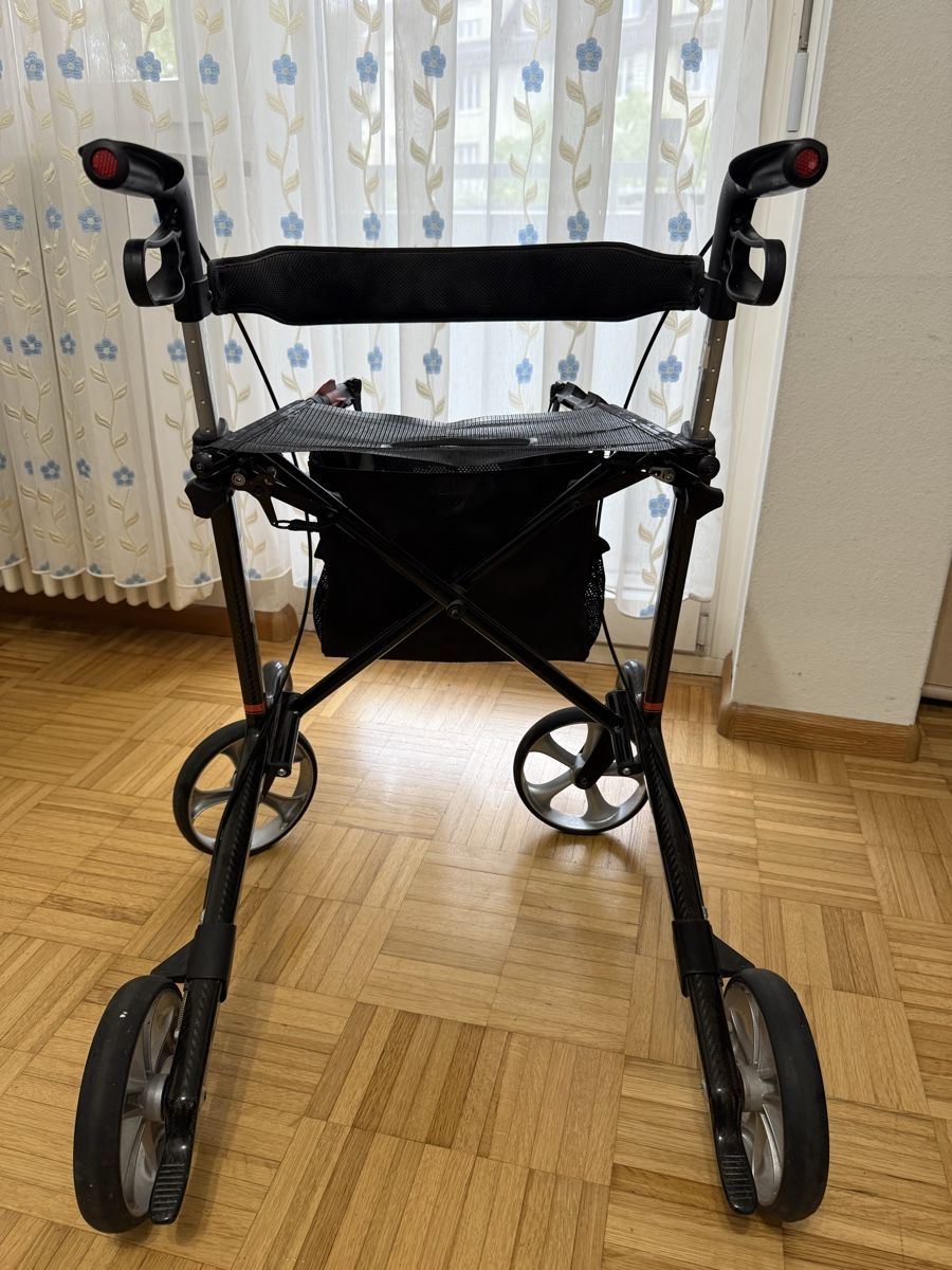 Aides à la marche: ROLLATOR MOBILEX GEPARD CARBON – D'occasion à Basel par John003 6