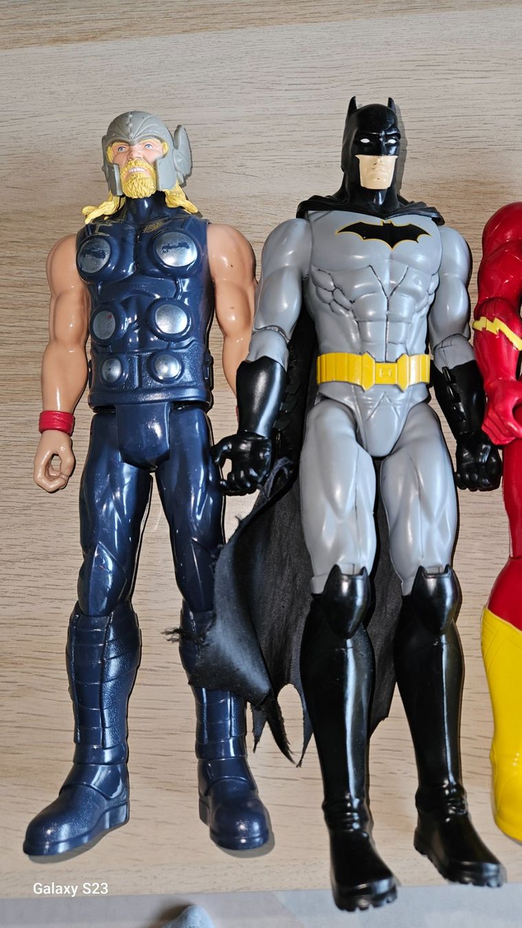 Giocattoli: Superhelden Actionfiguren Set Thor Batman Flash Spidey Ir... – Usato da Sennhof (Winterthur) venduto da HG2019 1
