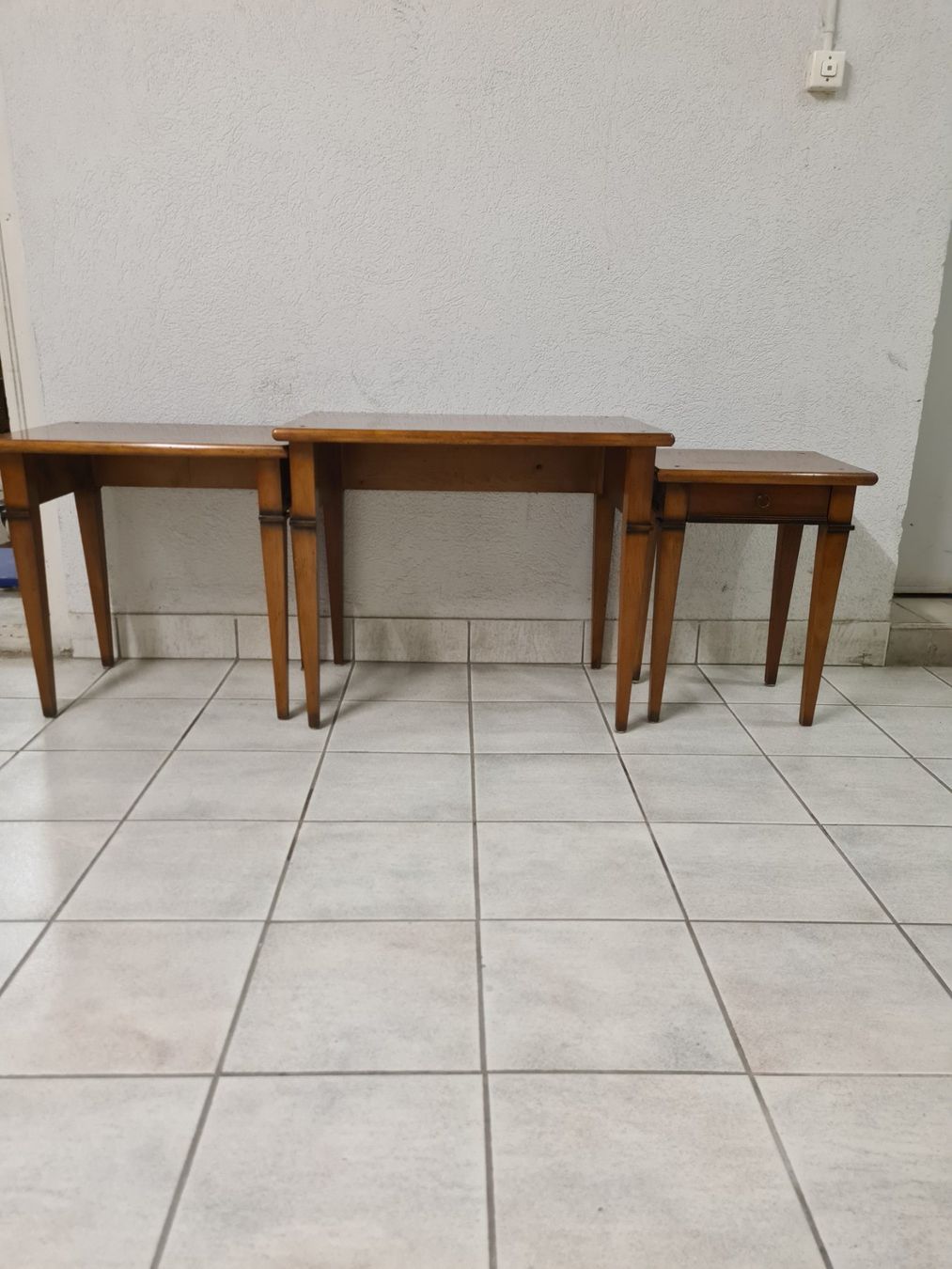 Tavoli: Petite table qui ce range les une sur les autres – Usato da Monthey venduto da 187-zeroo 4