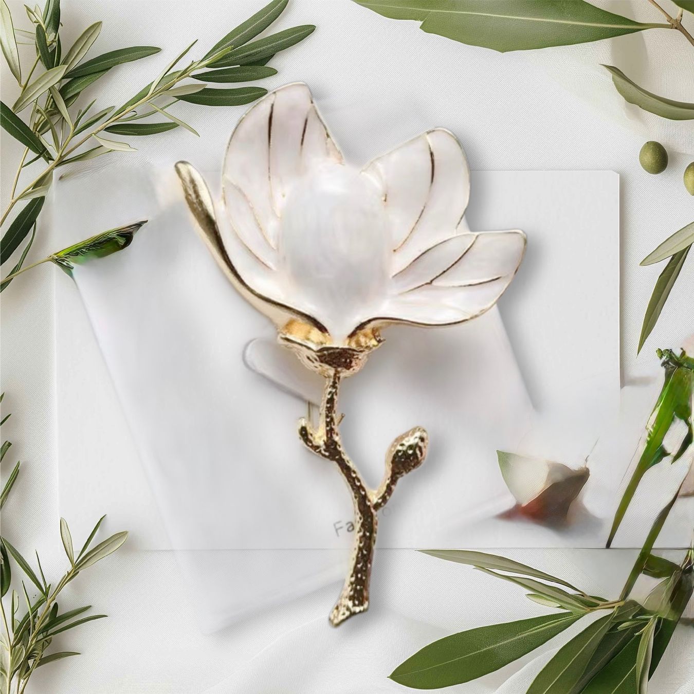 Spille & Fermagli: Broche Magnolia – Nuovo e nell'imballaggio originale da St-Maurice venduto da Sandrinette123 1