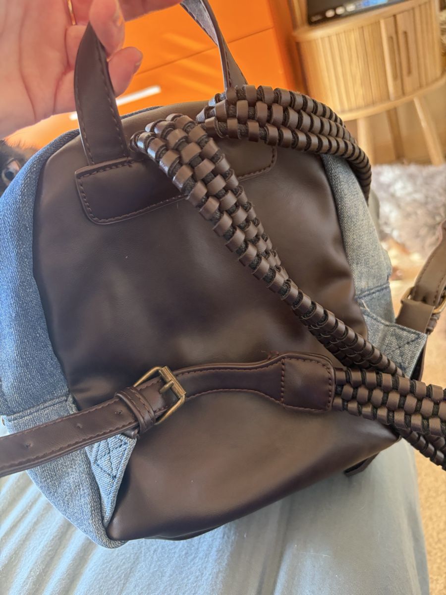 Desigual Zaini: Desigual Rucksack  – Usato da Basel venduto da Brunner.T 5
