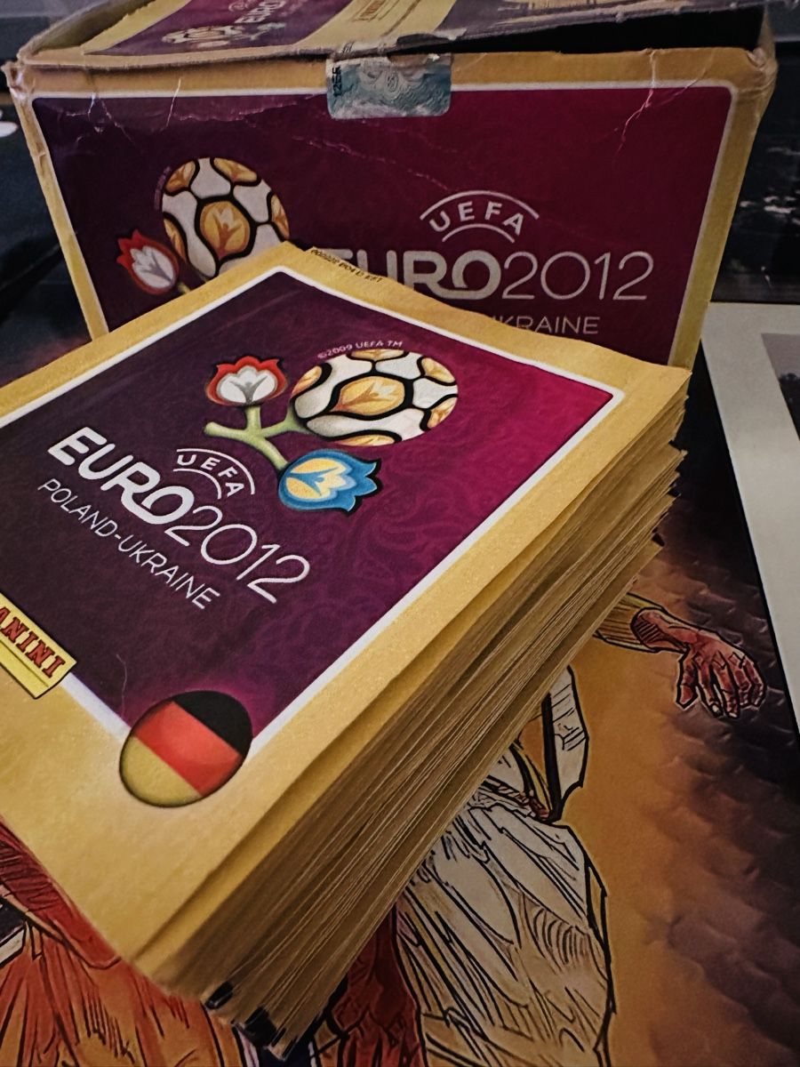 Panini Carte collezionabili: Panini UEFA Euro 2012 50Packs. Originalverpackt – Nuovo e nell'imballaggio originale da Walliswil b.Wangen venduto da Swiss-Trading-Bros