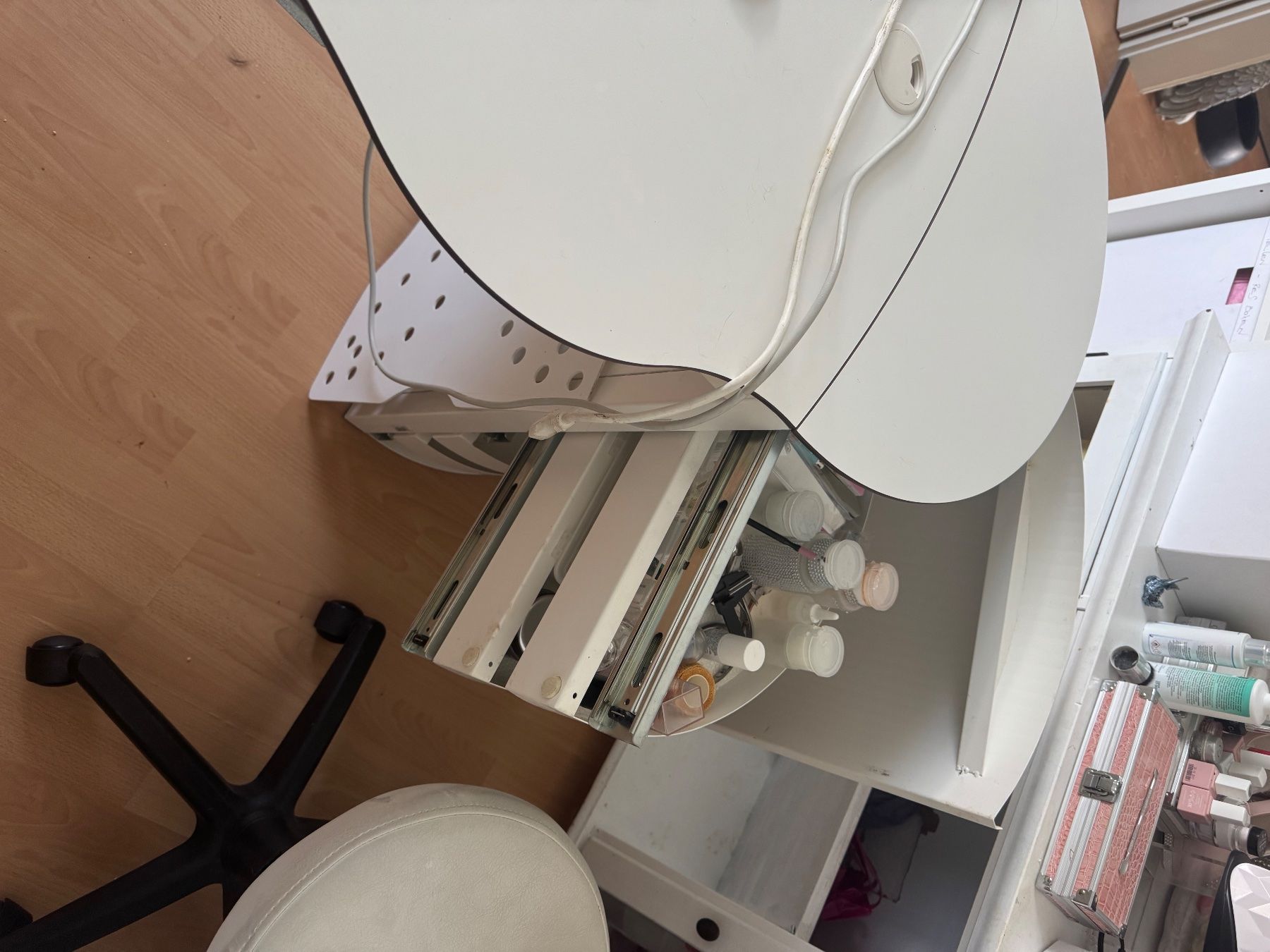 Unghie finte: jenny nailtisch – Usato da Thierachern venduto da rafaela78 4