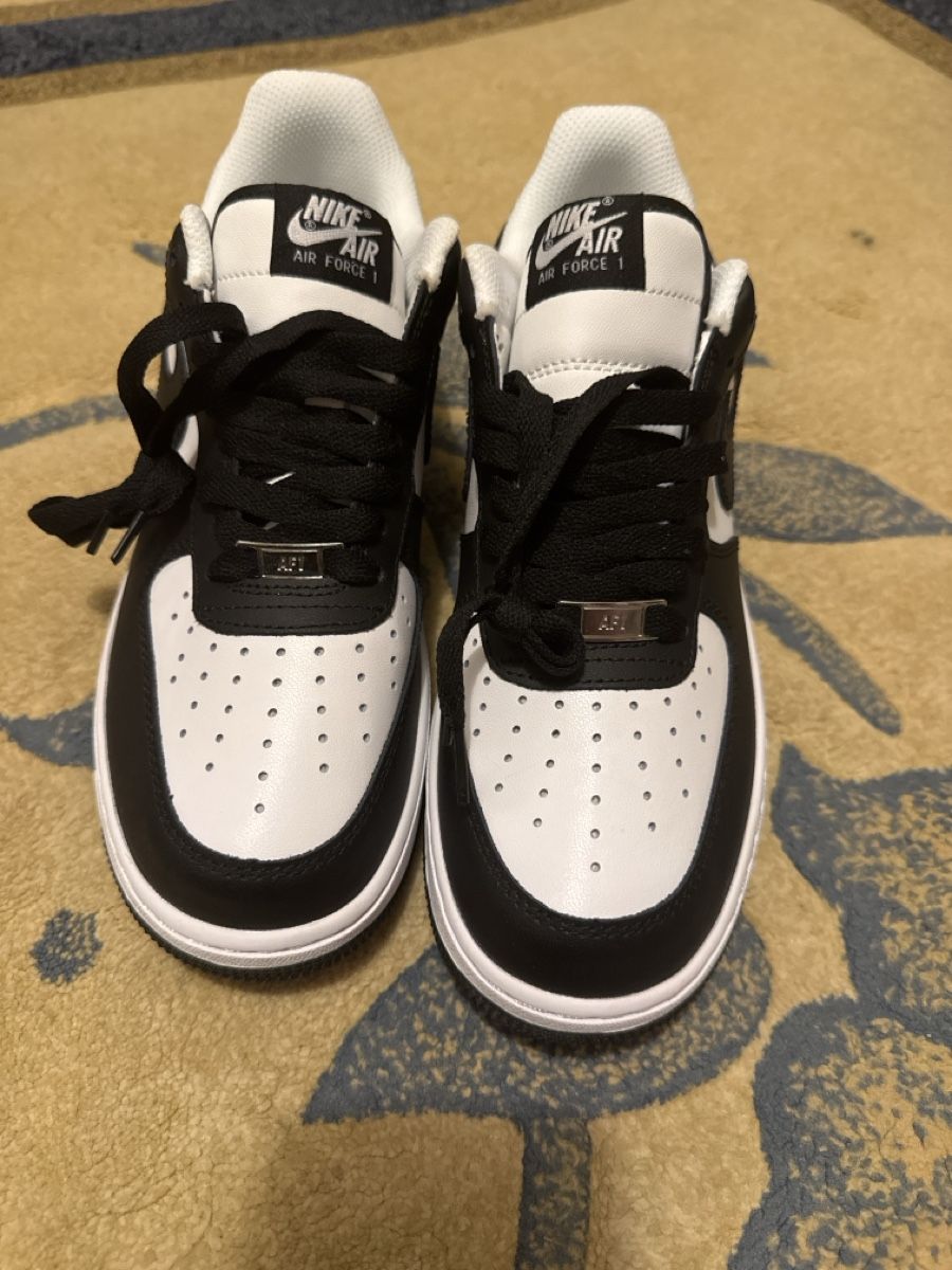 Herrenschuhe: Nike Air Force 1, Taille 41, Comme Neuves, Noires/Blanches – Neu und originalverpackt aus Fribourg von far_p8f5 1