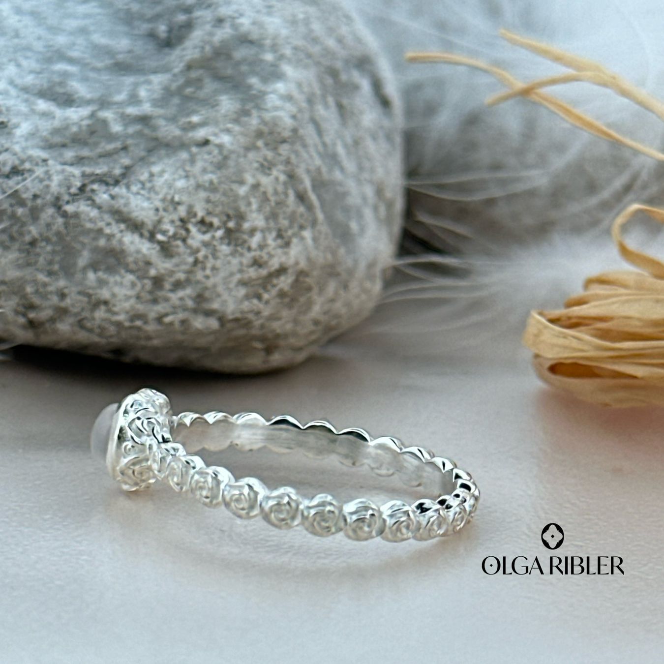Olga Ribler Bagues: Feiner Mondstein Ring Grösse 58 – Neuf (Voir description) à Luzern par Schmuckoutlet 1