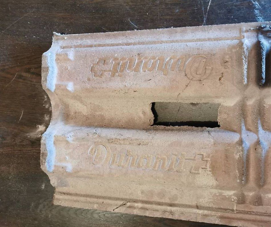 Steine & Dachziegeln: Dachziegel mit Lüfteröffnung – Gebraucht aus Küssnacht am Rigi von DB_Shop 1